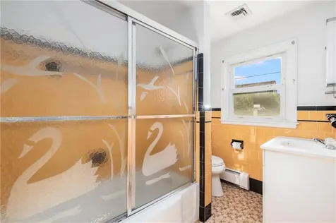 118 Wolcott Avenue Middletown RI 02842