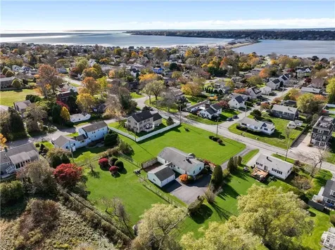 118 Wolcott Avenue Middletown RI 02842