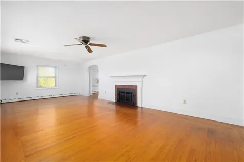 118 Wolcott Avenue Middletown RI 02842