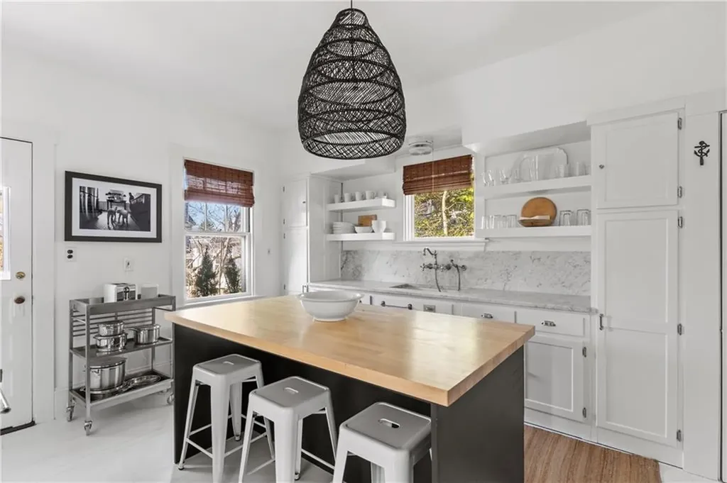 193 Coggeshall Avenue Newport RI 02840