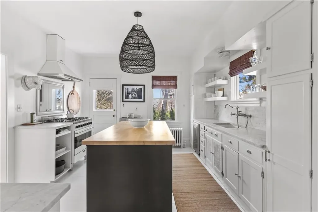 193 Coggeshall Avenue Newport RI 02840