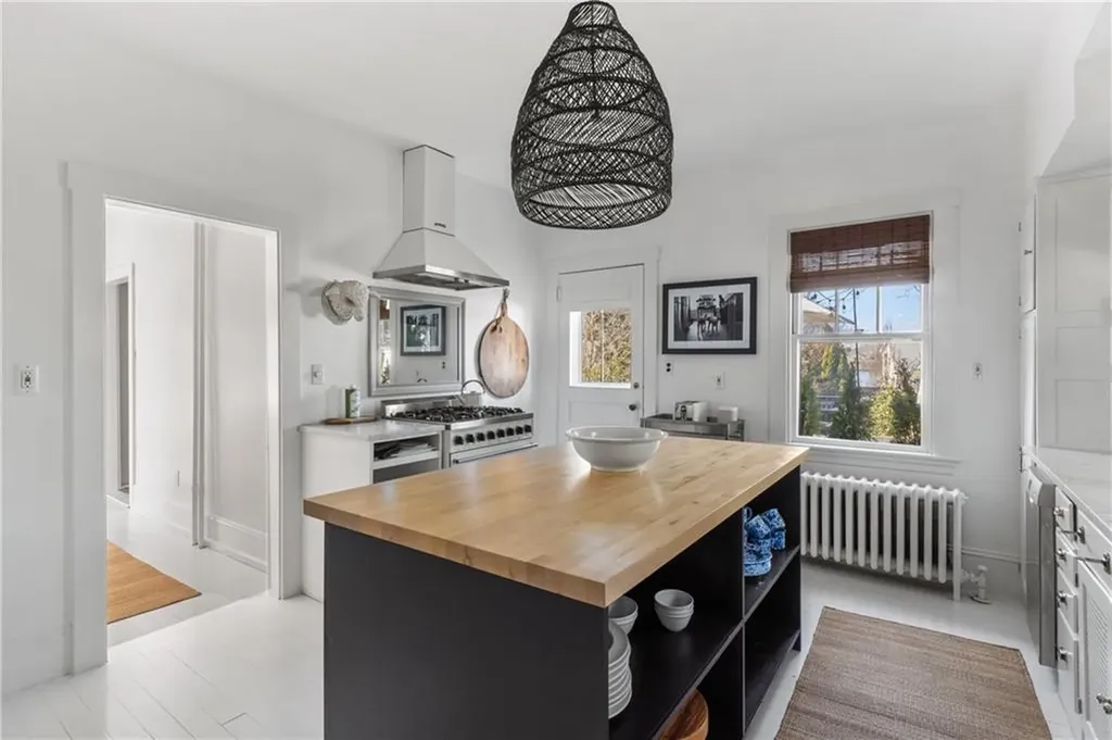 193 Coggeshall Avenue Newport RI 02840