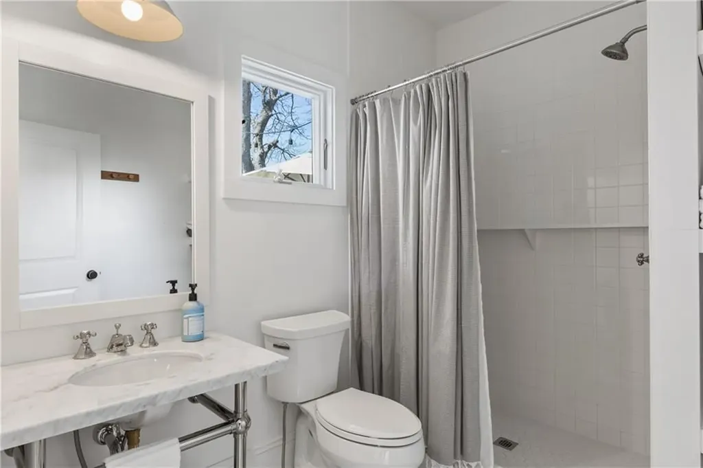 193 Coggeshall Avenue Newport RI 02840