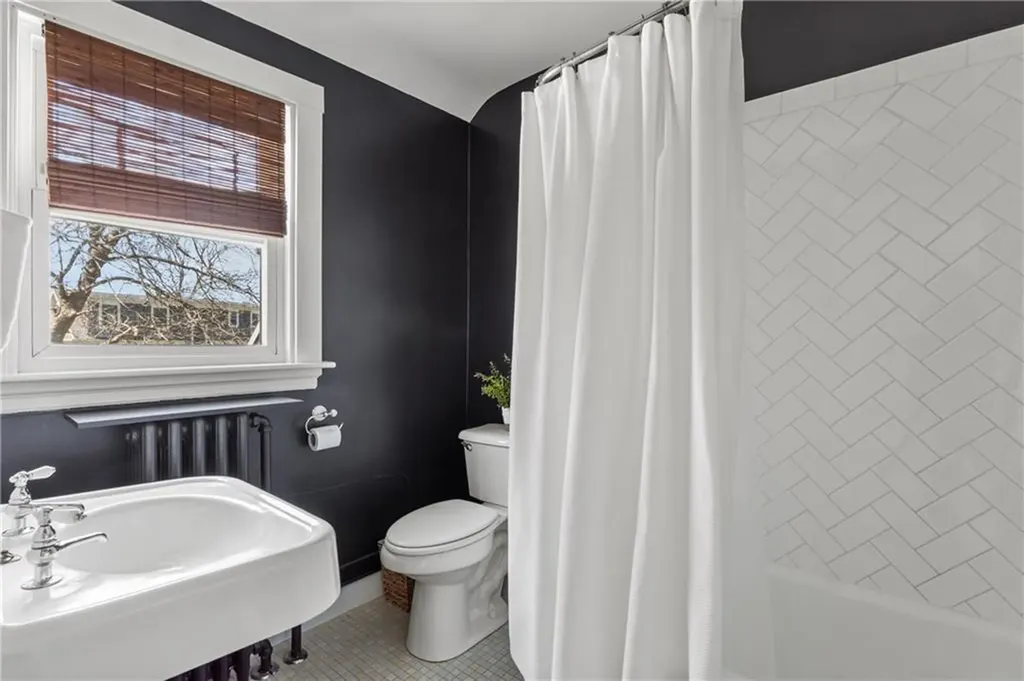 193 Coggeshall Avenue Newport RI 02840
