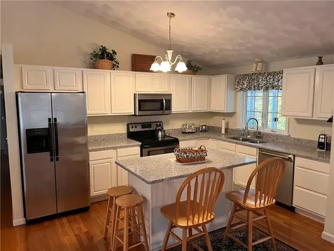 2 Fairlawn Way Lincoln RI 02865