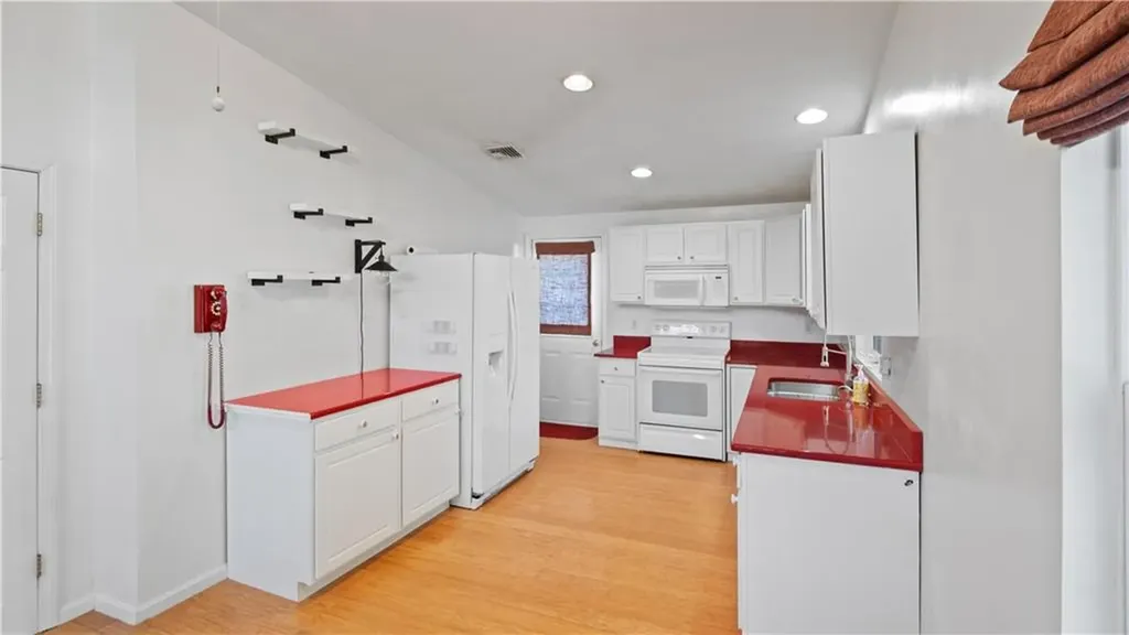 11 College Hill Road Warwick RI 02886