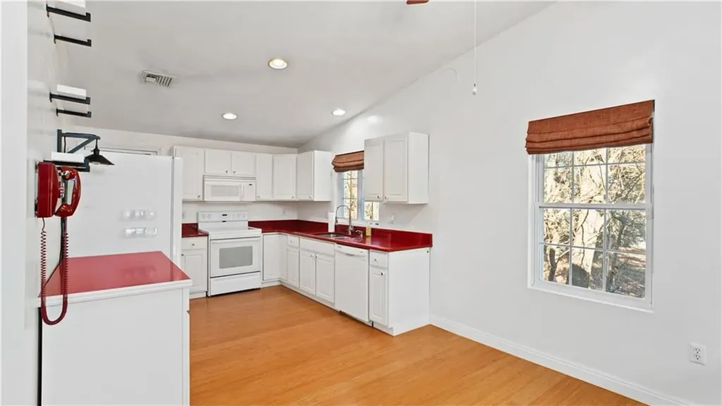 11 College Hill Road Warwick RI 02886