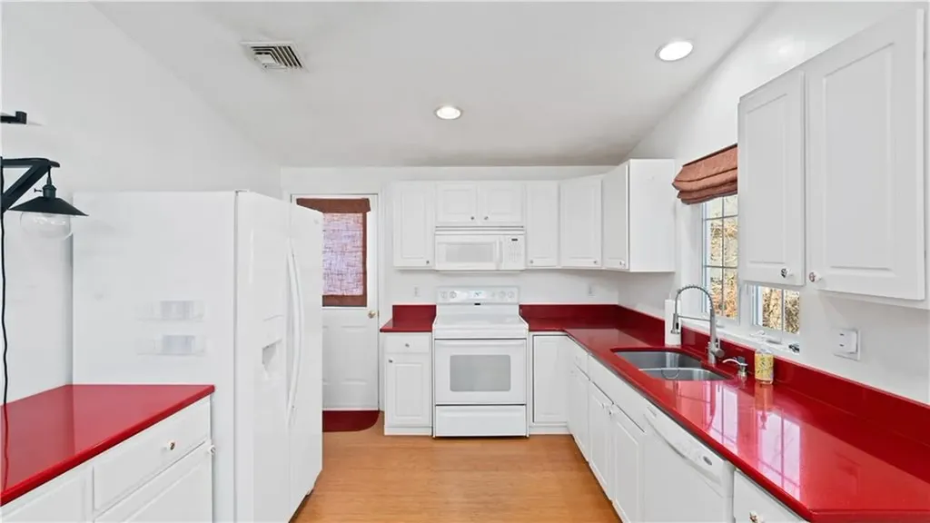 11 College Hill Road Warwick RI 02886