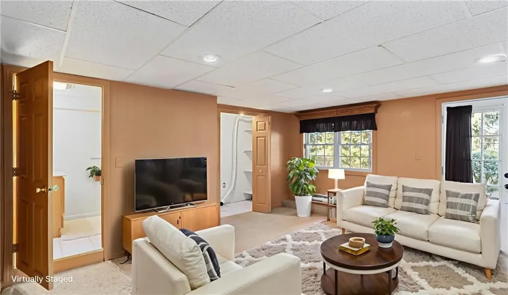 11 College Hill Road Warwick RI 02886