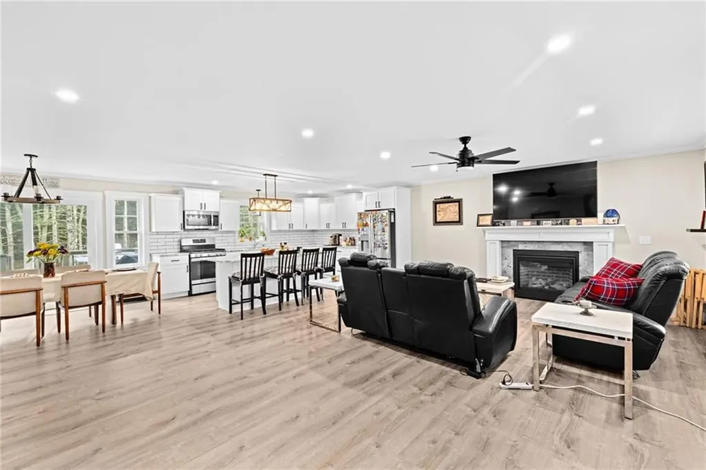 8 Big River Road Coventry RI 02816