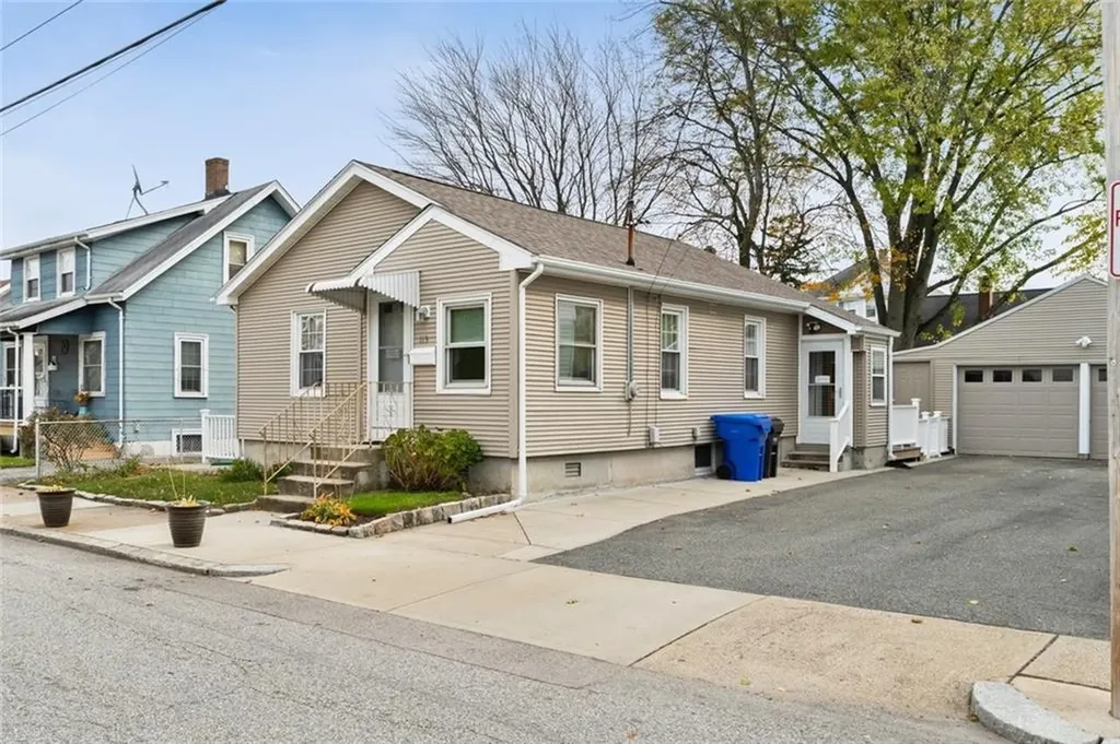 113 Oakland Avenue Pawtucket RI 02861