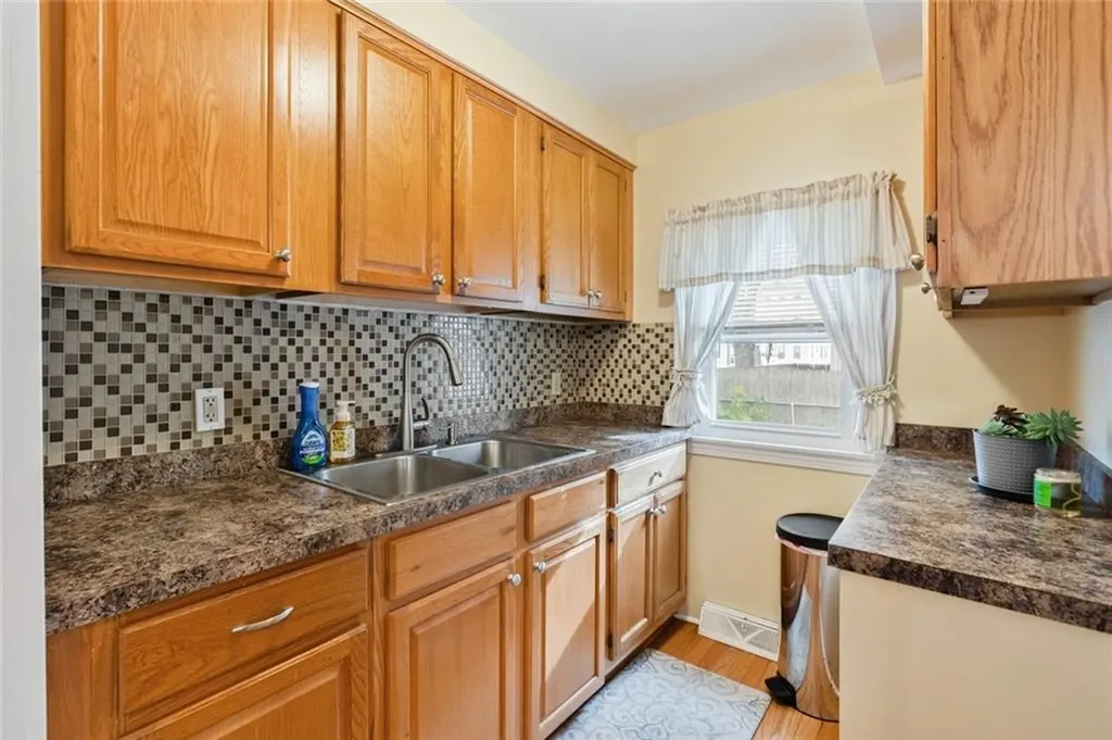 113 Oakland Avenue Pawtucket RI 02861