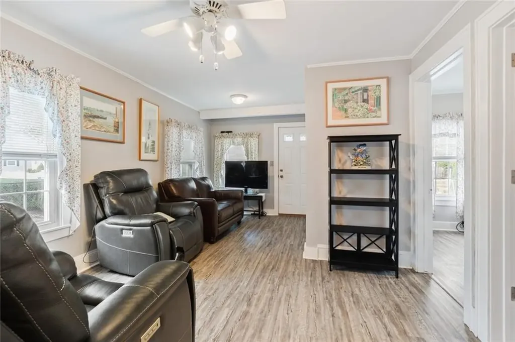 113 Oakland Avenue Pawtucket RI 02861