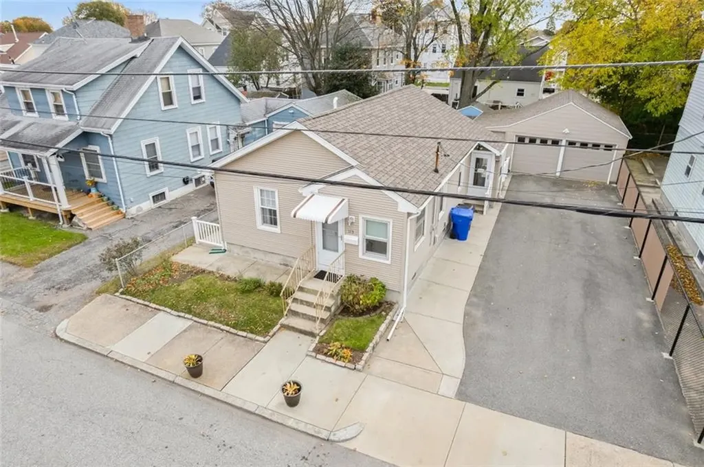 113 Oakland Avenue Pawtucket RI 02861