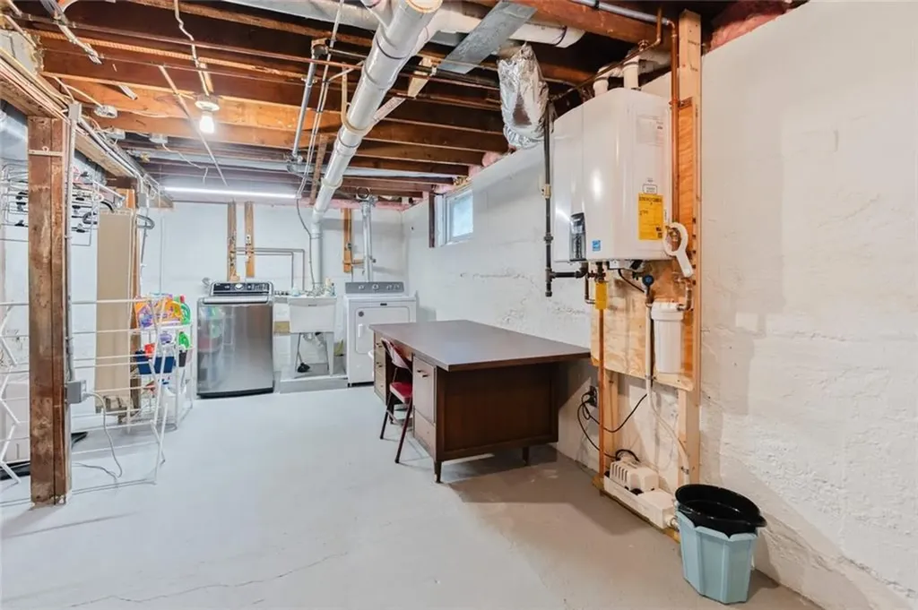 113 Oakland Avenue Pawtucket RI 02861