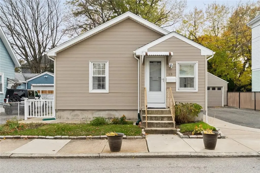 113 Oakland Avenue Pawtucket RI 02861