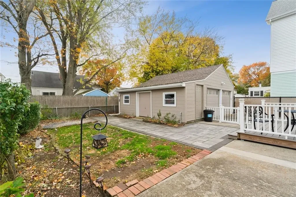 113 Oakland Avenue Pawtucket RI 02861