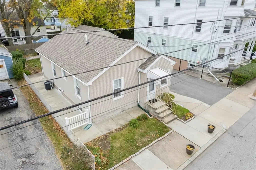 113 Oakland Avenue Pawtucket RI 02861