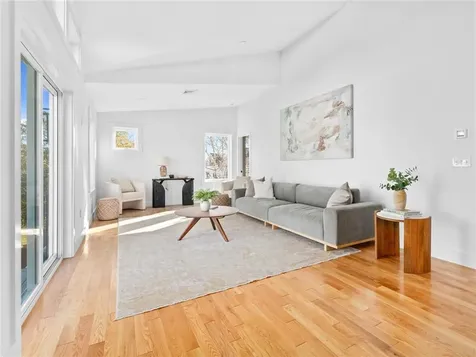 91 Houston Avenue Newport RI 02840