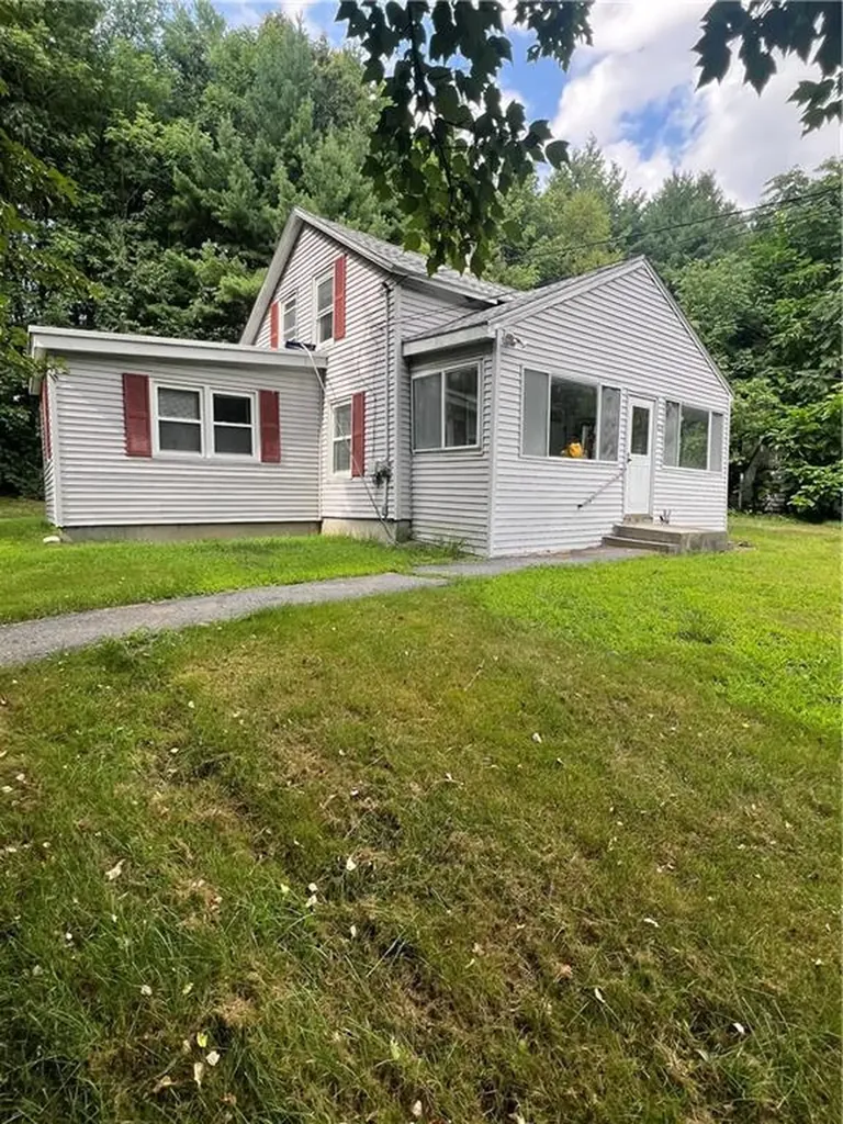 1825 Quaker Street Northbridge MA 01534