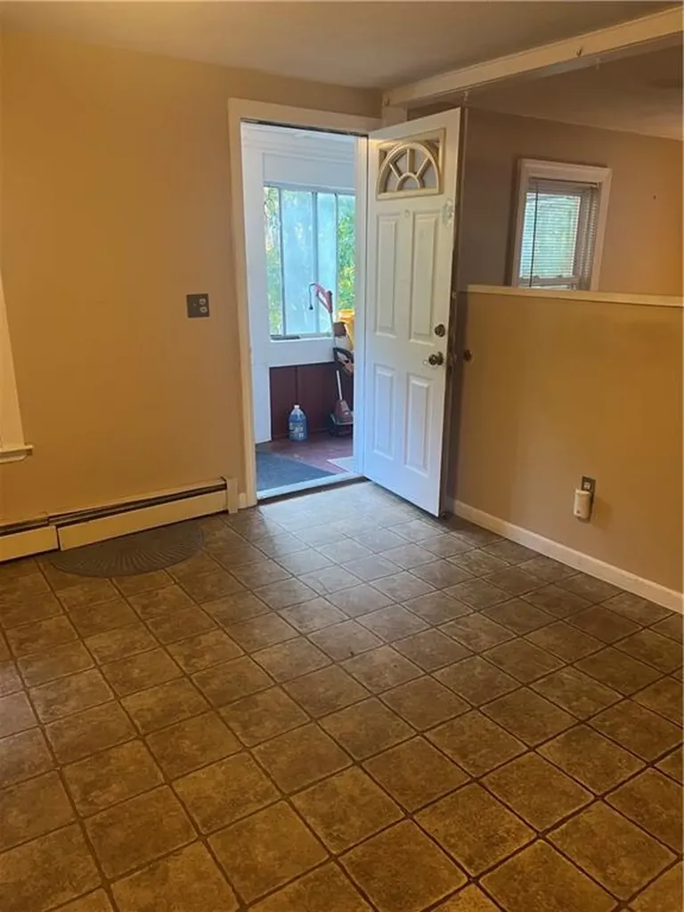 1825 Quaker Street Northbridge MA 01534