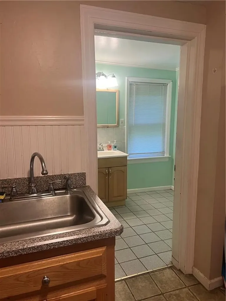 1825 Quaker Street Northbridge MA 01534