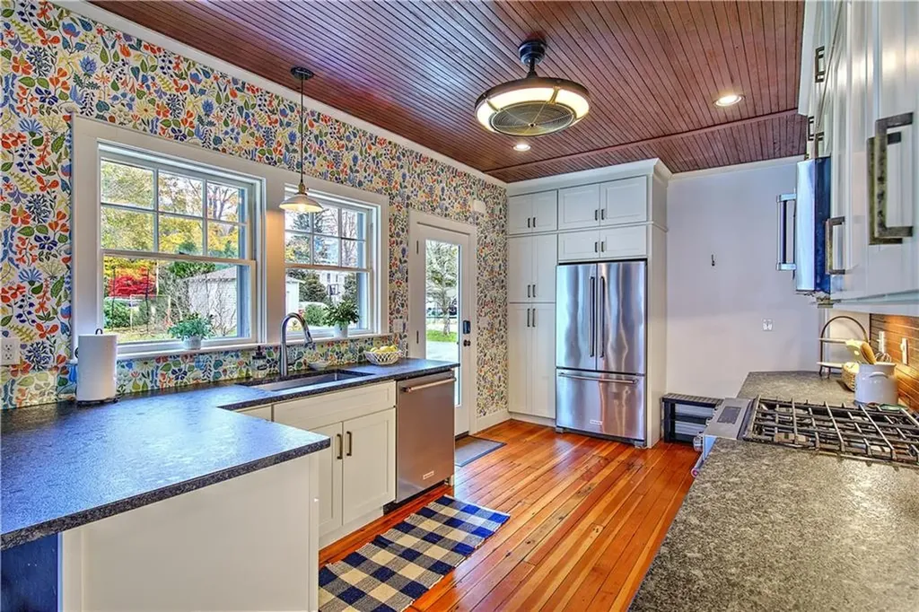 61 Mulberry Road Bristol RI 02809