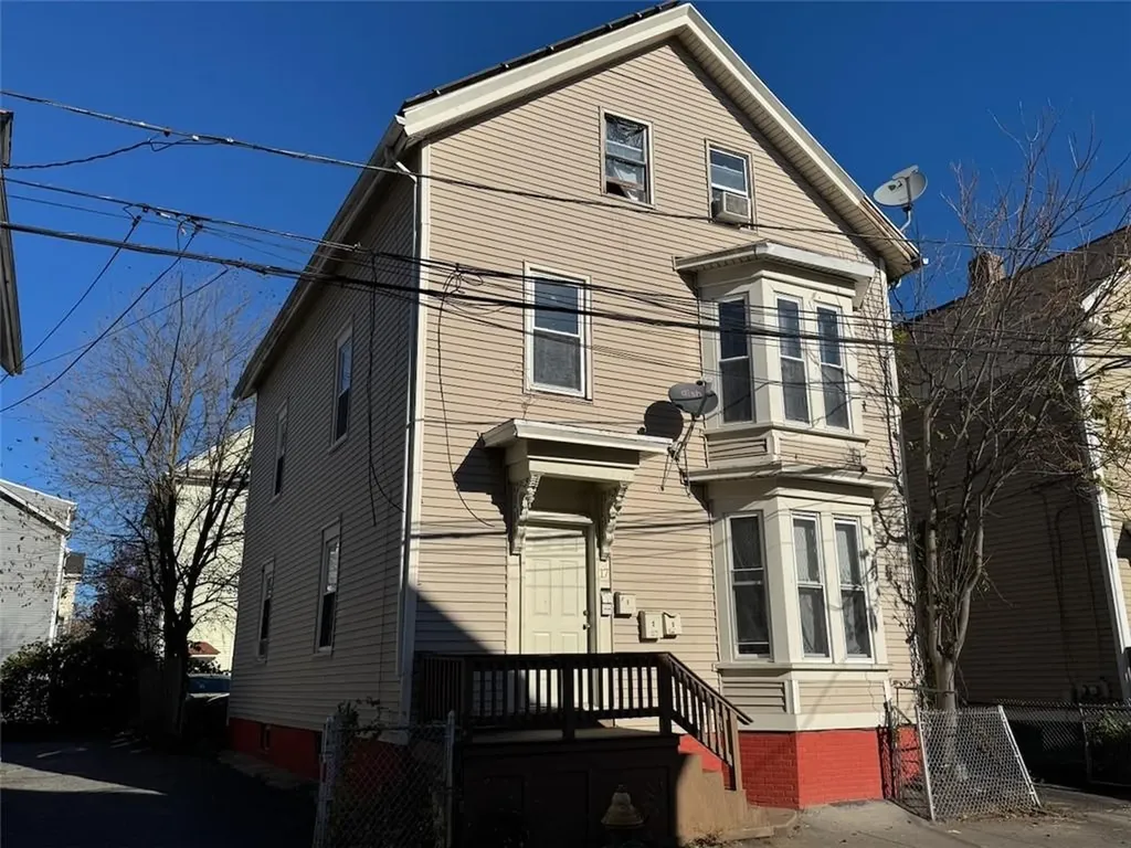 17 Alma Street Providence RI 02908