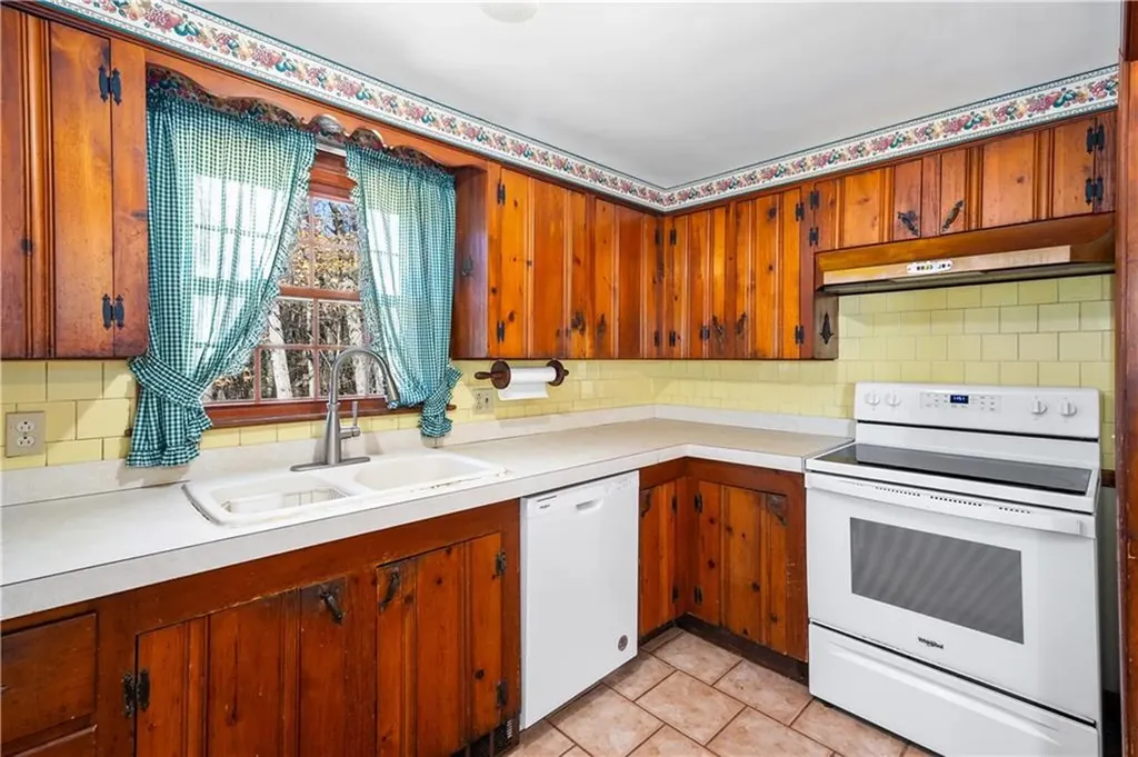 4 Tattersall Drive Lincoln RI 02865