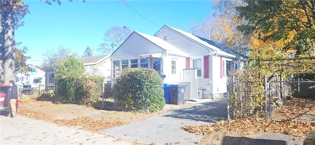 5 Booth Avenue East Providence RI 02915