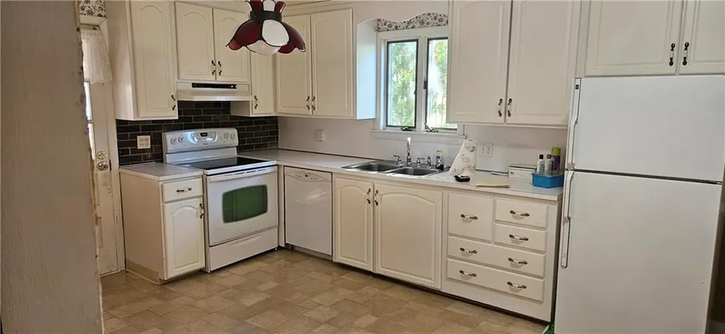 5 Booth Avenue East Providence RI 02915