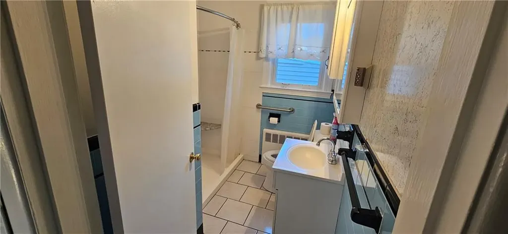 5 Booth Avenue East Providence RI 02915