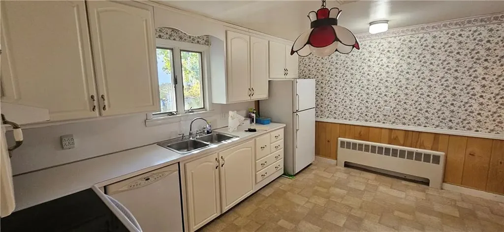 5 Booth Avenue East Providence RI 02915