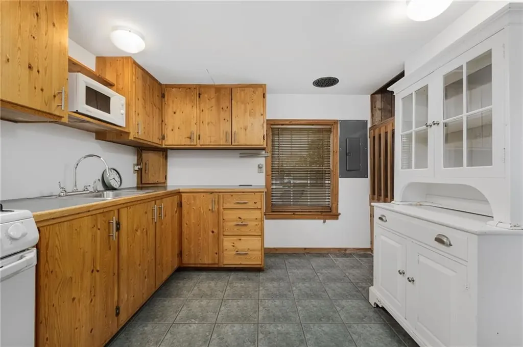 39 Walcott Avenue Jamestown RI 02835