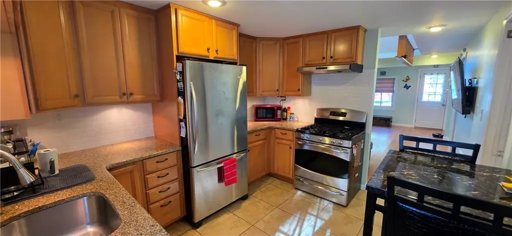 76 Kenway Avenue Warwick RI 02889