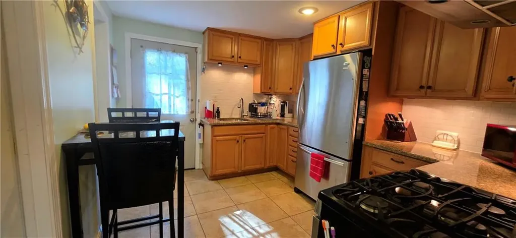 76 Kenway Avenue Warwick RI 02889