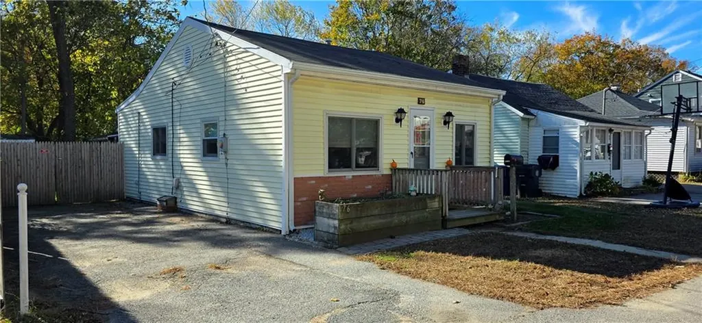 76 Kenway Avenue Warwick RI 02889