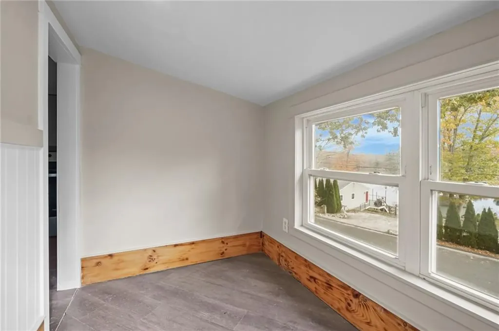 51 Knotty Oak Shore Coventry RI 02816