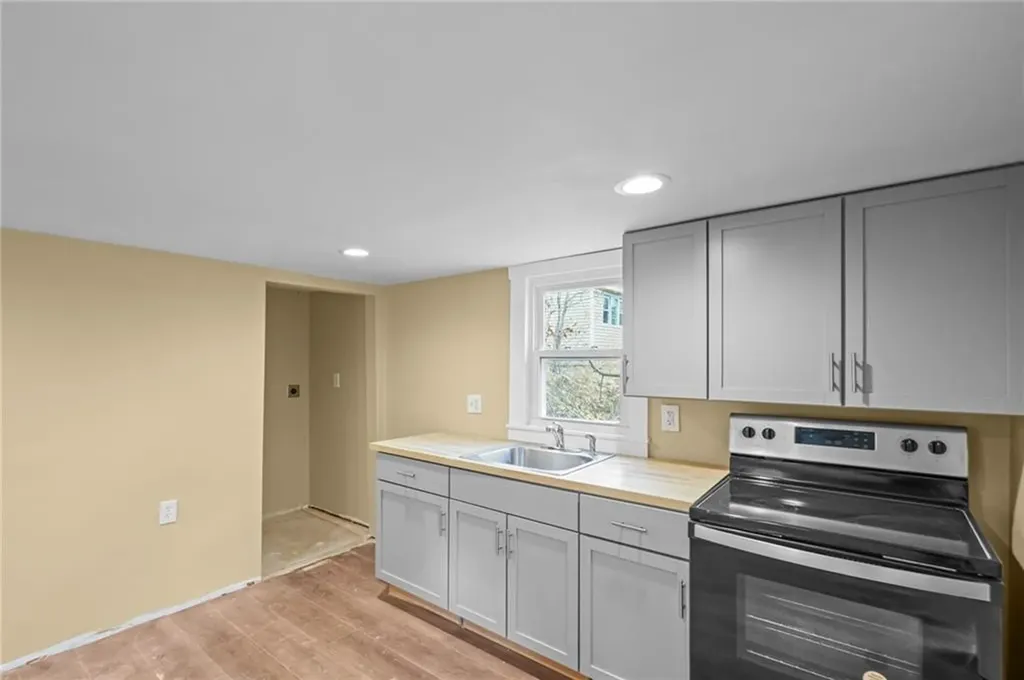 51 Knotty Oak Shore Coventry RI 02816