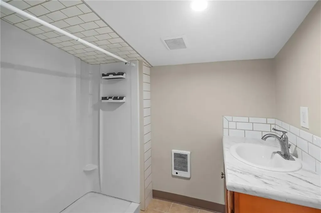 51 Knotty Oak Shore Coventry RI 02816