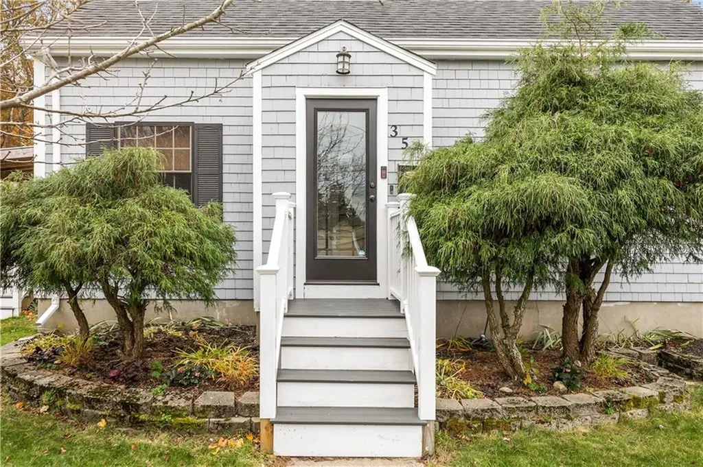 35 Hambly Road Tiverton RI 02878