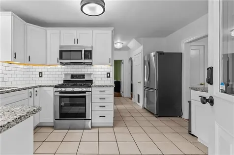 35 Hambly Road Tiverton RI 02878