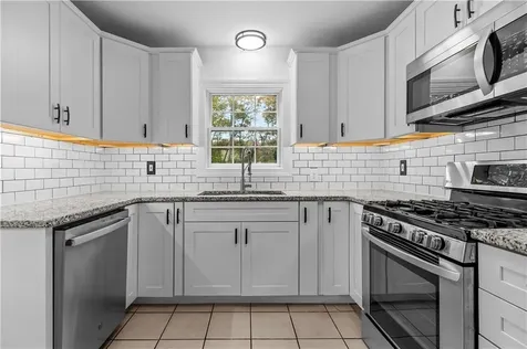 35 Hambly Road Tiverton RI 02878