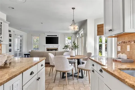 25 Asylum Road Warren RI 02885