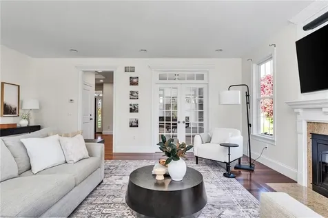 25 Asylum Road Warren RI 02885