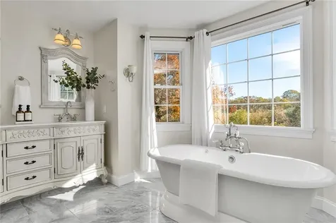 25 Asylum Road Warren RI 02885