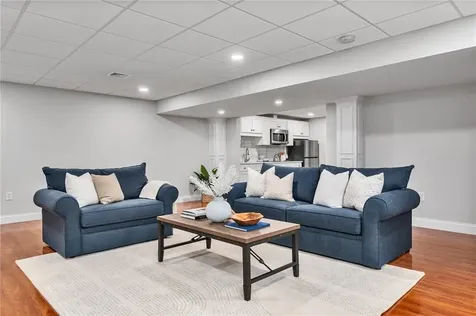 25 Asylum Road Warren RI 02885