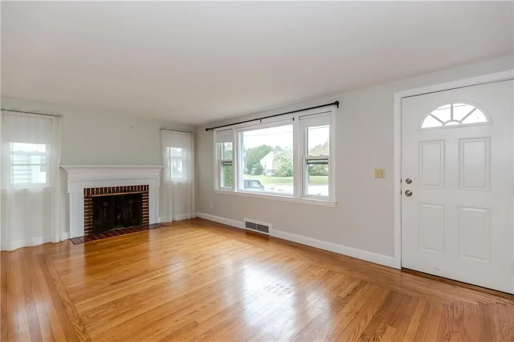 189 Poplar Drive Cranston RI 02920