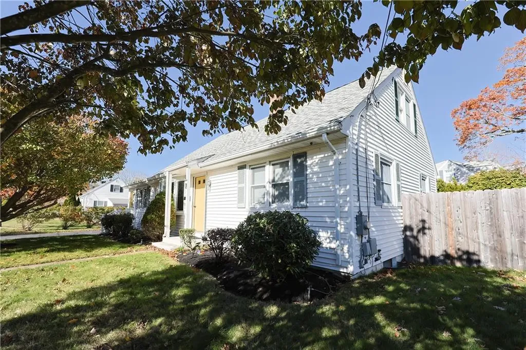 3 Grant Street Warwick RI 02886