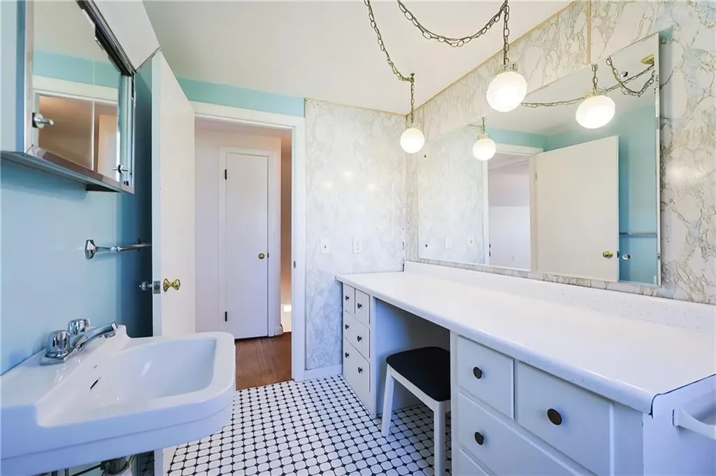 3 Grant Street Warwick RI 02886